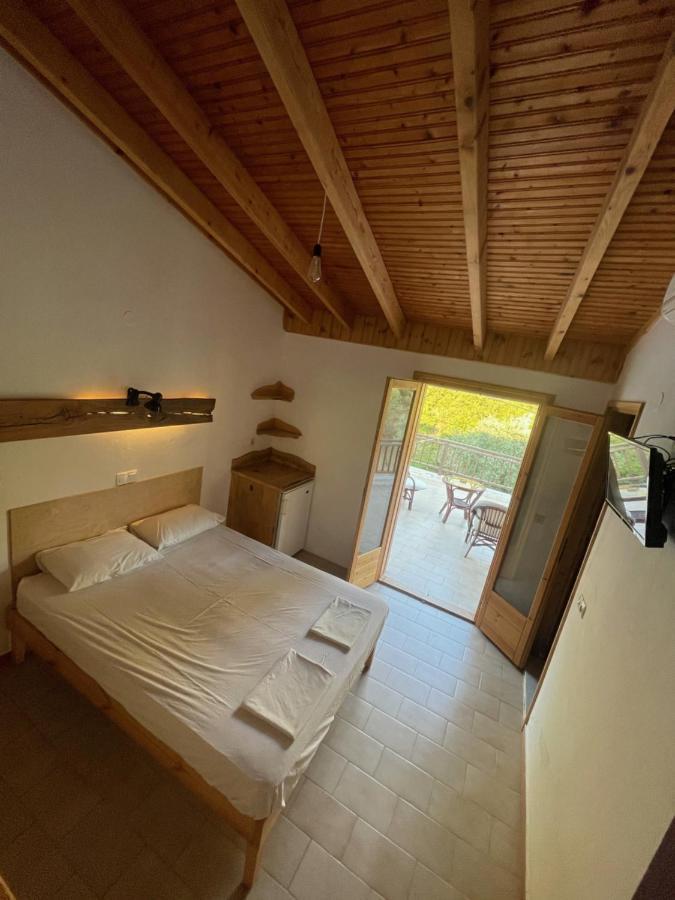Pension Oasis Votsi  Buitenkant foto