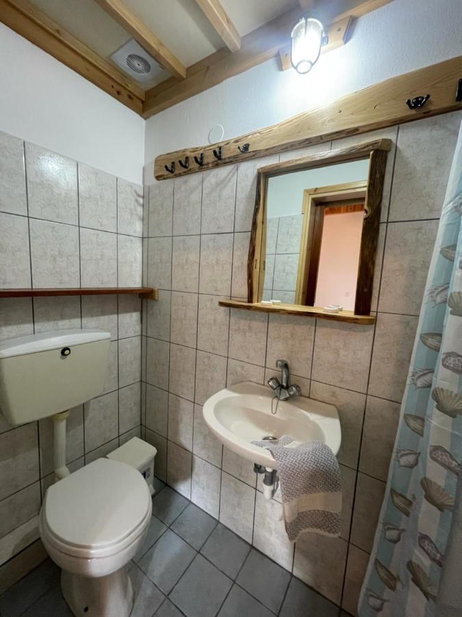 Pension Oasis Votsi  Buitenkant foto